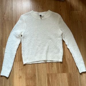 A women’s white fuzzy H&M sweater size XS
